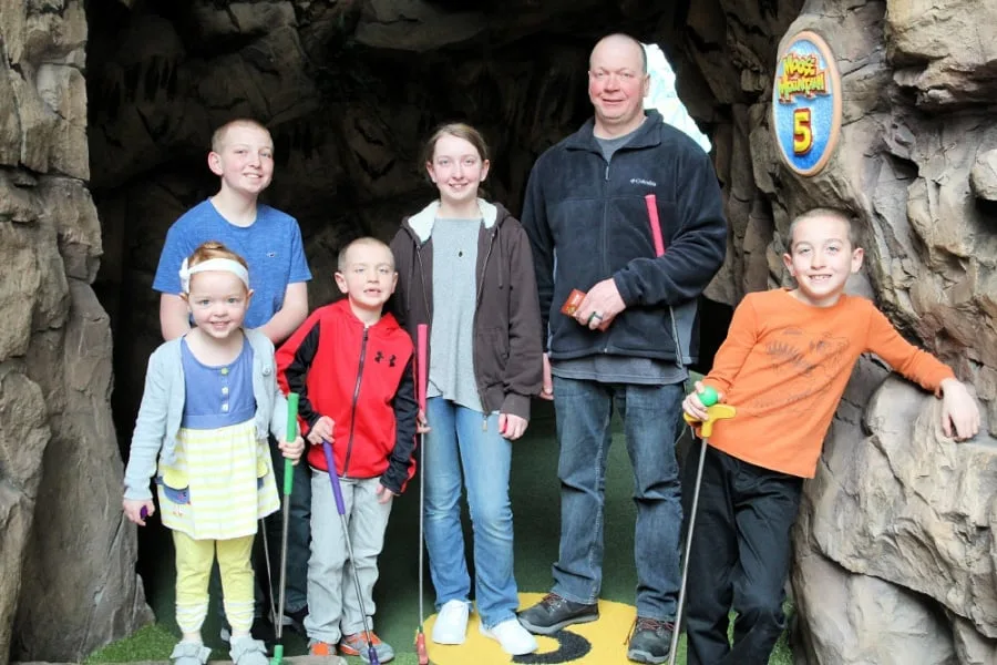 Moose Mountain Adventure Golf - Fun Things To Do With Kids At The Mall Of America