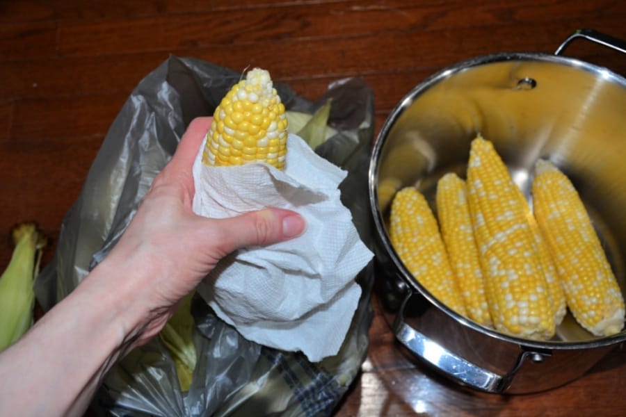 How to Get Silk off of Corn