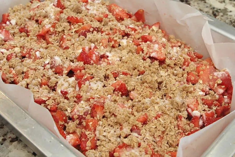 Healthy Oatmeal Strawberry Bars Recipe