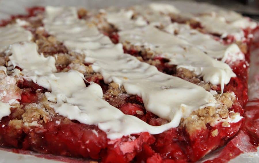 Healthy Oatmeal Strawberry Bars Recipe